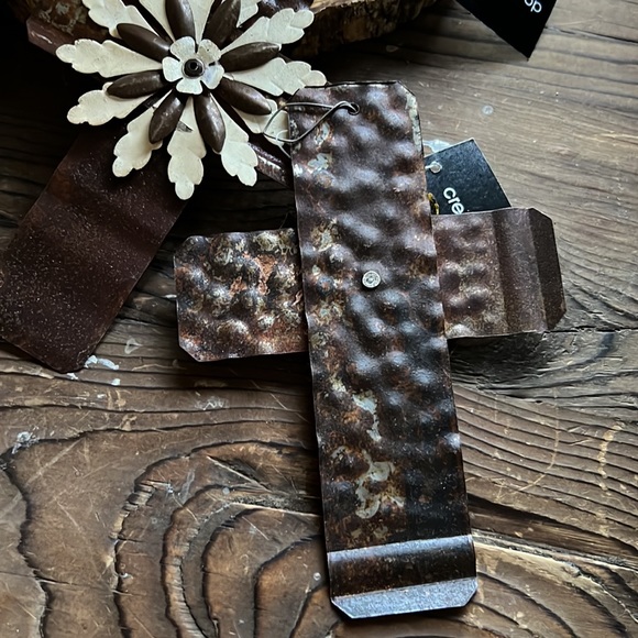 NWT Creative Co-Op Set of Three Tin Cross Ornaments with Flowers - Picture 5 of 5